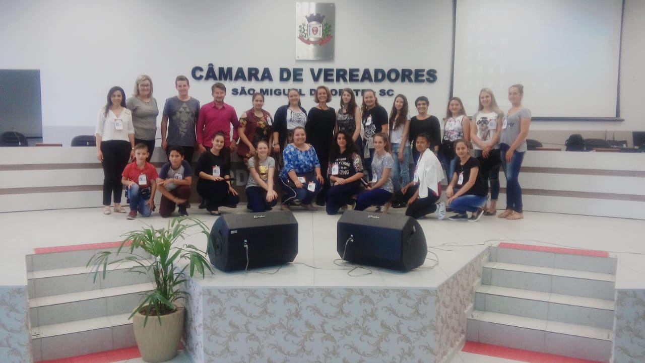 CAPACITAÇÃO DOS VEREADORES DO PARLAMENTO JOVEM DESCANSENSE EM ARGUMENTAÇÃO E ORATÓRIA