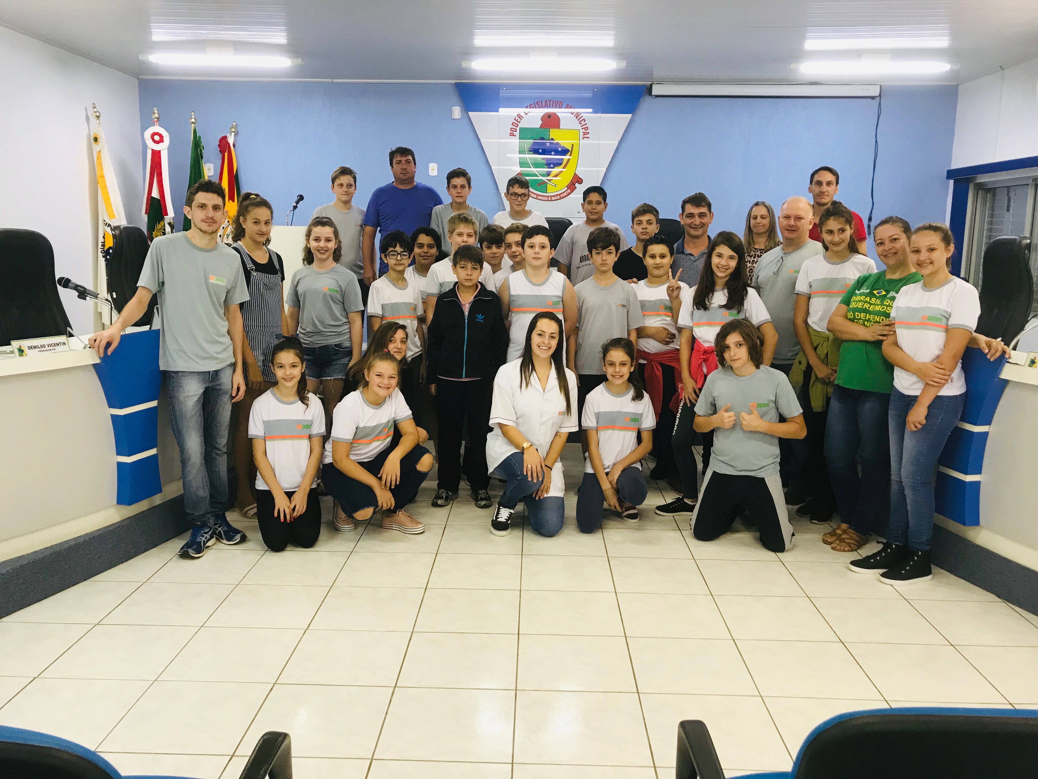 ESTUDANTES DO COLÉGIO UNICAMPO VISITAM A CÂMARA MUNICIPAL DE VEREADORES DE DESCANSO