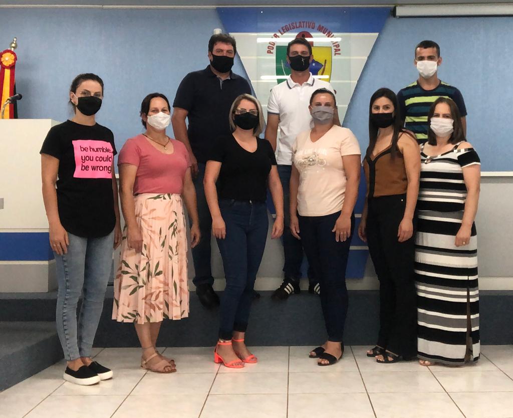 Mesa Diretora da Câmara de Vereadores reúne funcionários para reunião administrativa